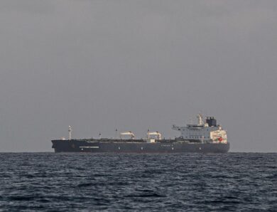Російський фрегат провів “тіньові” танкери через Ла-Манш