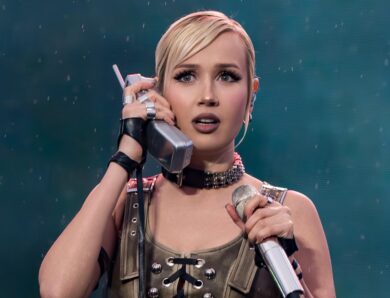 Російській співачці “подякували” за допомогу ЗСУ