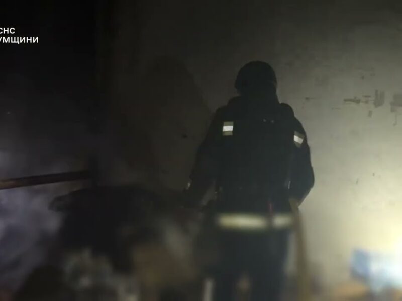 Ворог наніс удар по Сумщині: рятувальники ліквідували пожежу