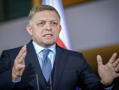 Ще одна країна закрила небо для Фіцо, який зібрався на парад у РФ