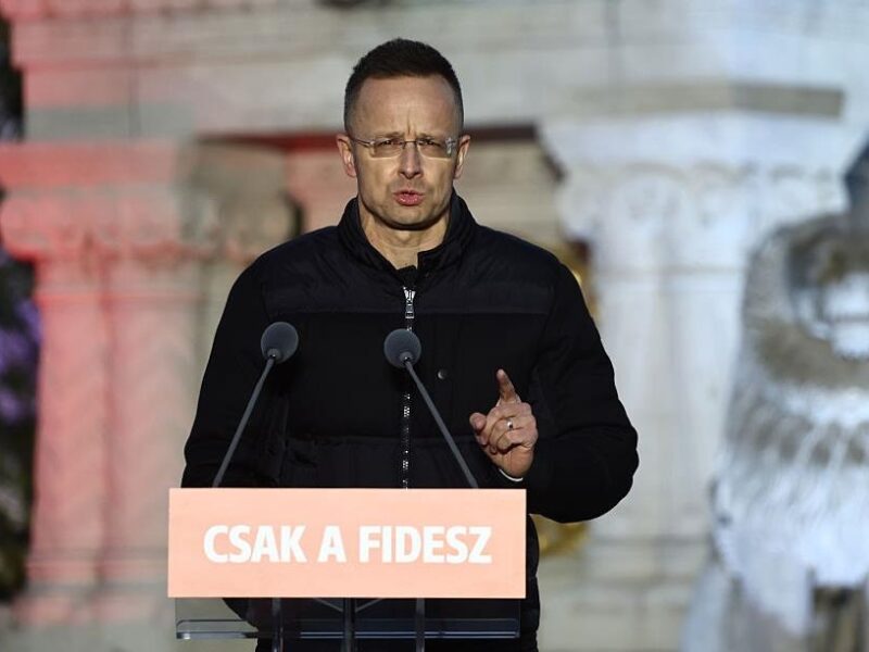 Сійярто зник з публічного простору після поразки Орбана – ЗМІ