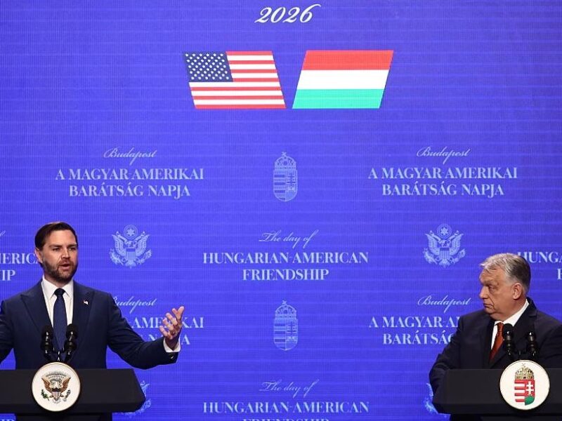 Спецслужби України пробували вплинути на вибори в США й Угорщині – Венс