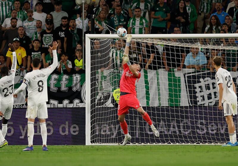 Стала відома оцінка Луніна за матч з Бетісом