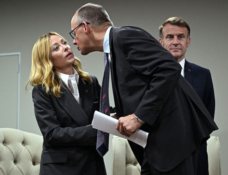 Стали відомі популярні й непопулярні лідери демократичних країн