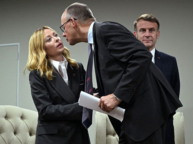 Стали відомі популярні й непопулярні лідери демократичних країн