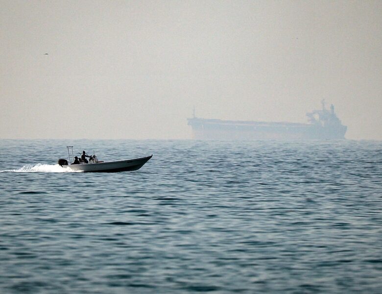 Танкер з Іраку прорвав блокаду Ормузької протоки