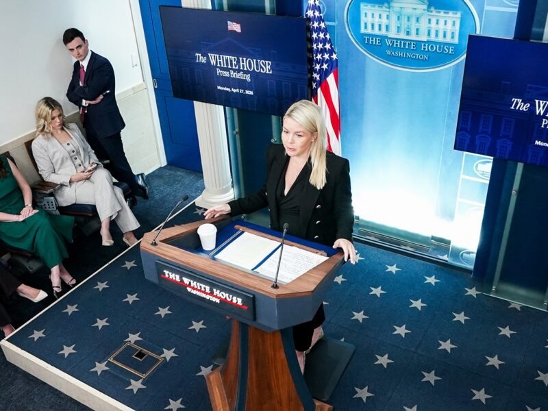 Трамп обговорив з радниками пропозицію Ірану щодо Ормузької протоки