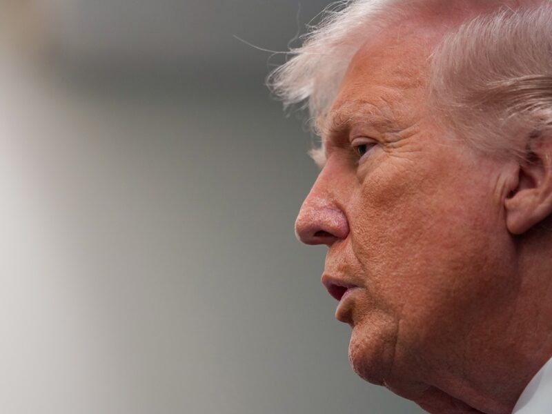 Трамп погодився припинити бомбардування Ірану