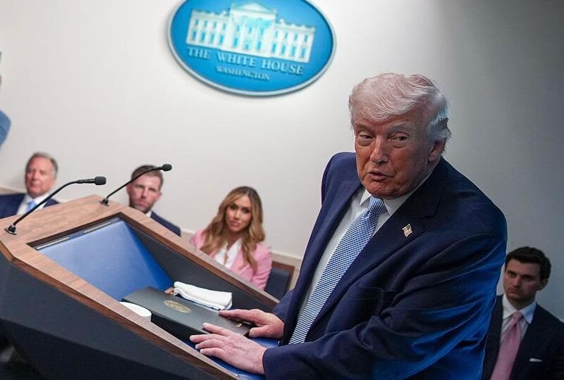 Трамп: США мають план знищення “всіх мостів і електростанцій” Ірану