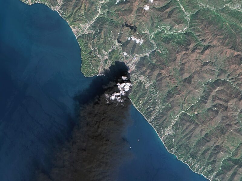 Туапсе накрив “нафтовий” дощ