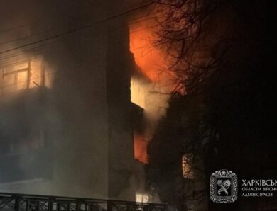 У Чугуєві горить багатоповерхівка після “прильоту”