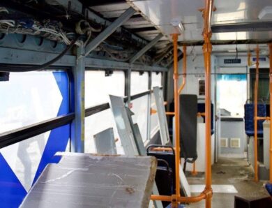 У Дніпрі російський дрон влетів у тролейбусне депо