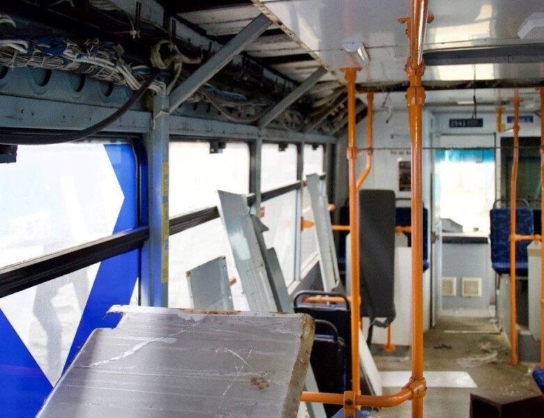 У Дніпрі російський дрон влетів у тролейбусне депо