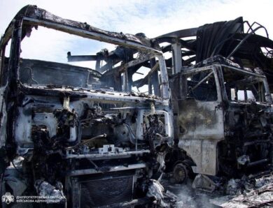 У Дніпрі згоріли 12 автомобілів на атакованій АЗС