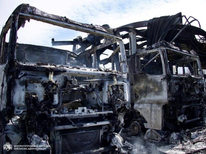 У Дніпрі згоріли 12 автомобілів на атакованій АЗС