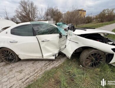 У Хмельницькому п’яний, у розшуку і без прав військовий скоїв ДТП