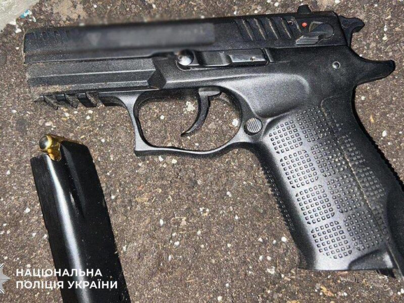 У Києві чоловік влаштував стрілянину через конфлікт