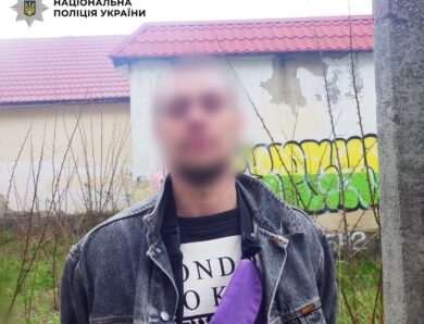 У Києві чоловік з пістолетом погрожував перехожим