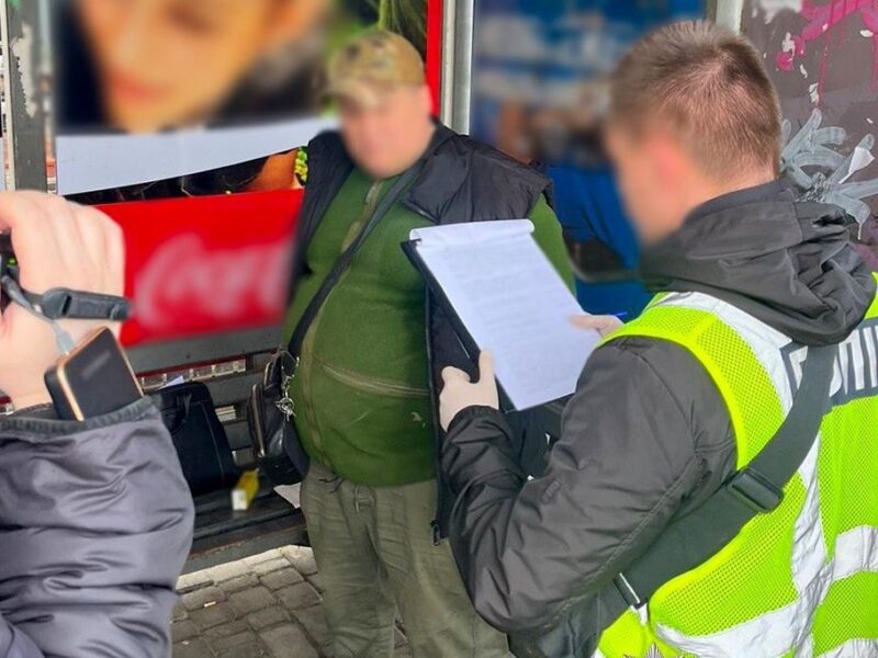 У Києві “генерал” вимагав $15 тис. у військового