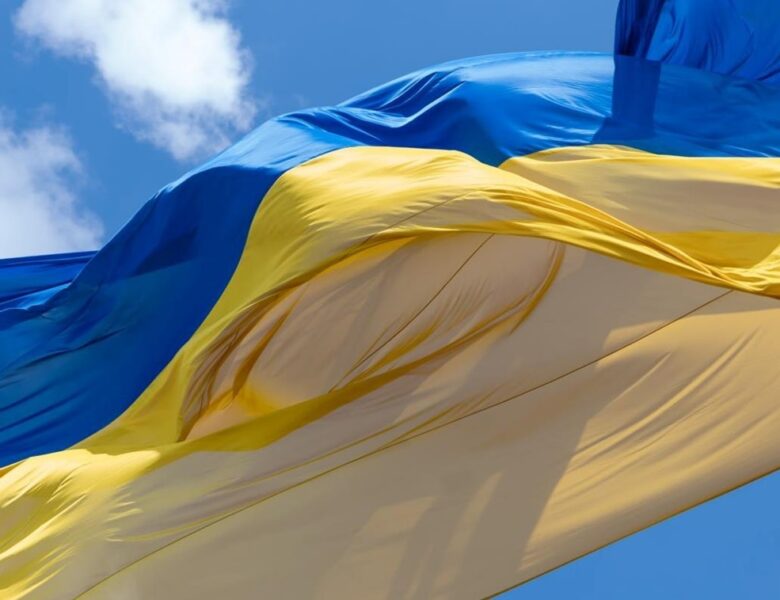 У Києві приспустили головний прапор України