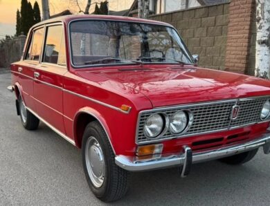 У Києві продається 36-річний ВАЗ-2103 у заводському стані