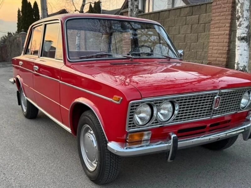 У Києві продається 36-річний ВАЗ-2103 у заводському стані