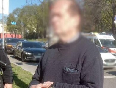 У Києві затримали чоловіка, який із ножем провокував конфлікт