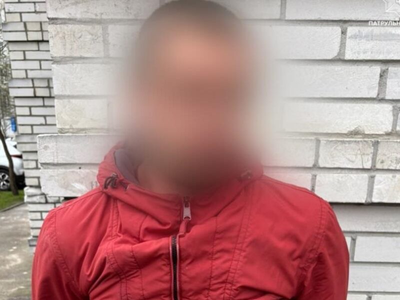 У Києві затримали озброєного чоловіка