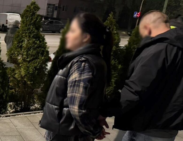 У Києві затримали пару за шантаж родини мобілізованого