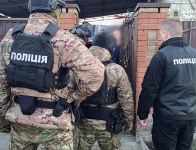 У Кропивницькому викрили групу квартирних шахраїв