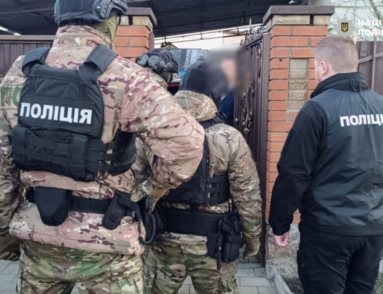 У Кропивницькому викрили групу квартирних шахраїв