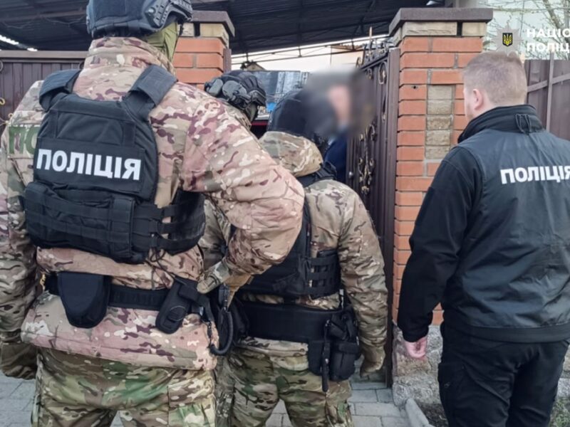 У Кропивницькому викрили групу квартирних шахраїв