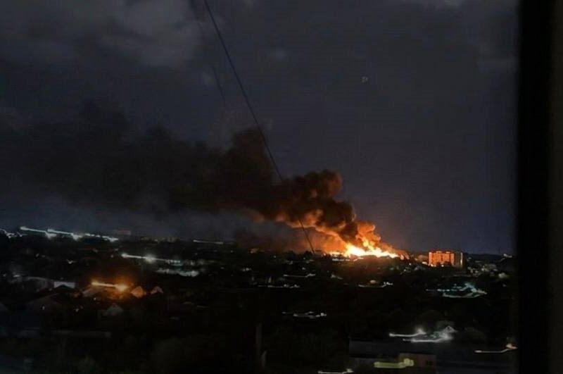 У Луганську після БПЛА пожежа і перебої зі світлом