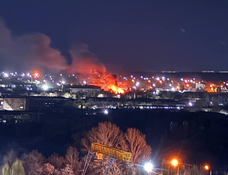 У Луганську та Криму масштабні пожежі після атаки
