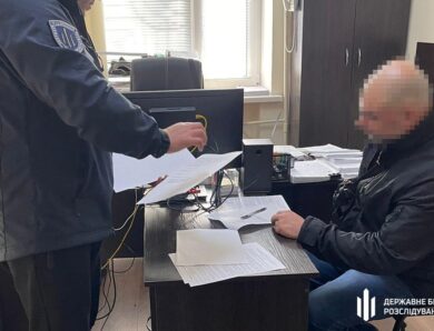 У Миколаєві засудили правоохоронця, який зламав ребро адвокату