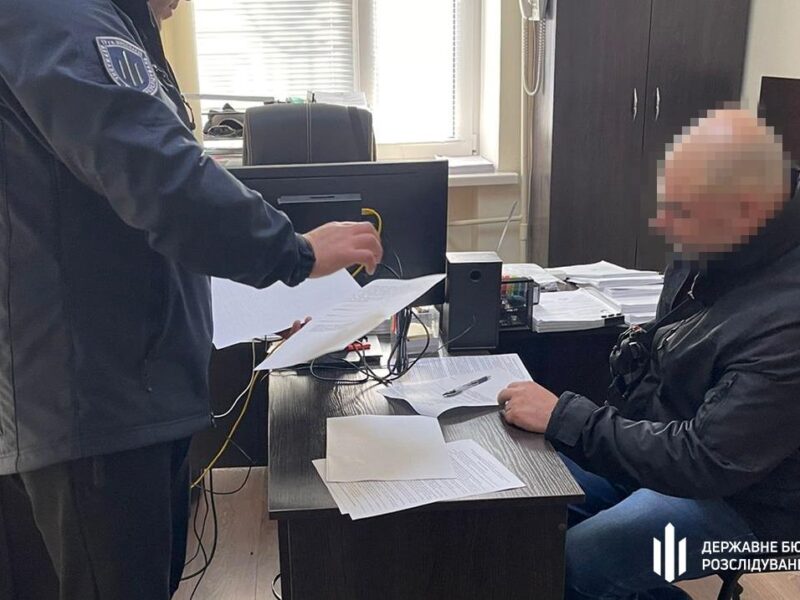 У Миколаєві засудили правоохоронця, який зламав ребро адвокату