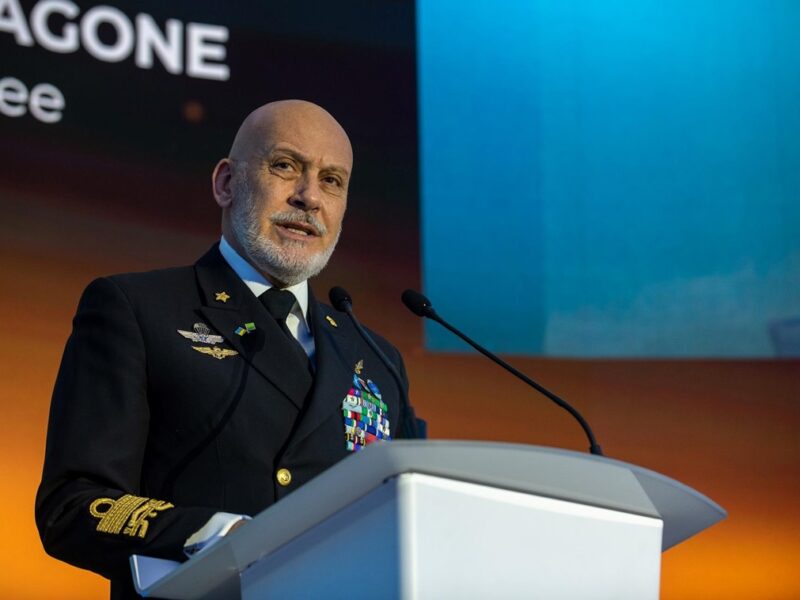 У НАТО заявили про “потік зброї” США для України