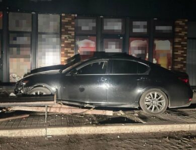 У Павлограді п’яний 21-річний водій на Lexus збив двох дівчат і втік