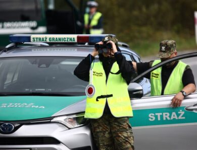 У Польщі затримали українців за перевезення 12 росіян