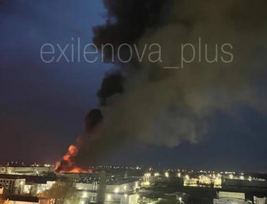 У Таганрозі спалахнула масштабна пожежа після ракетного удару