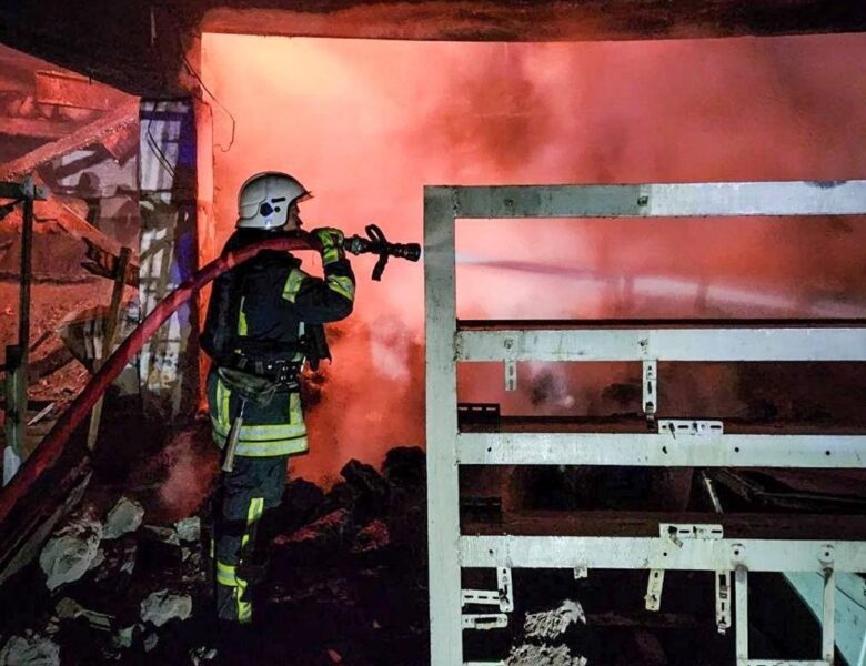 Удар по Одещині: спалахнули пожежі у порту і на складах