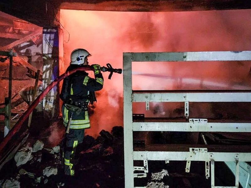 Удар по Одещині: спалахнули пожежі у порту і на складах