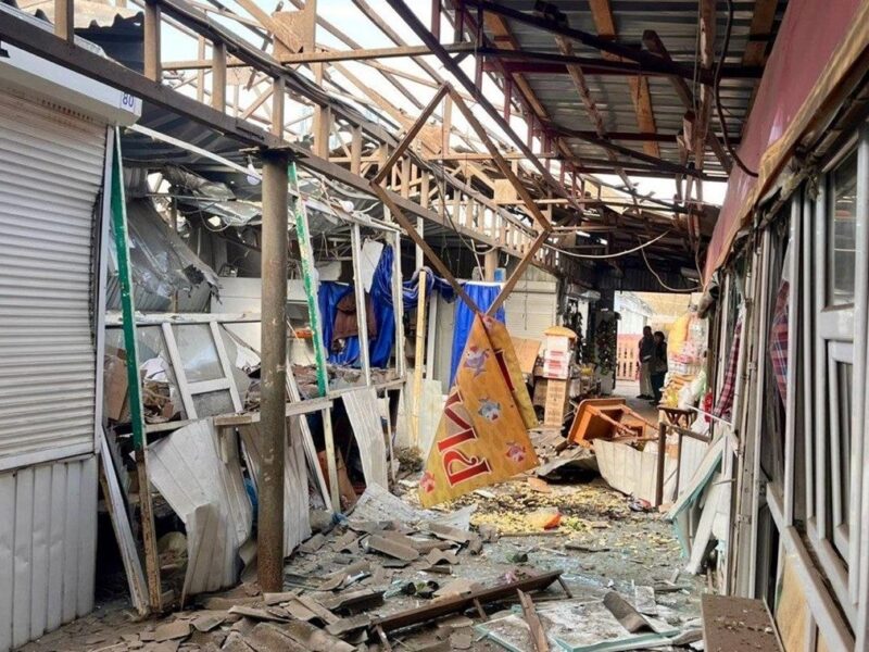 Удар по ринку в Нікополі: кількість поранених зросла