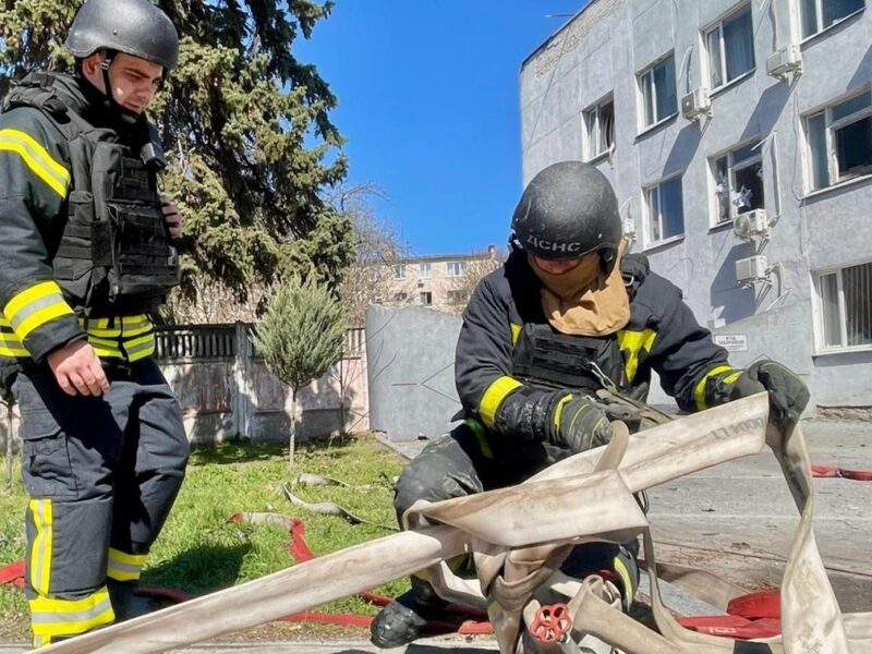 Удари по Чернігову: є влучання по адмінбудівлях і постраждалі