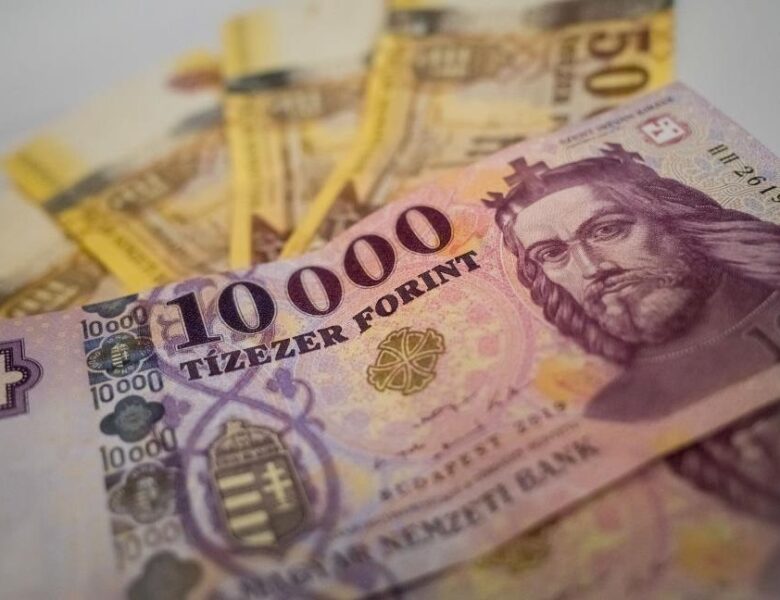 Угорський форинт почав різко дорожчати