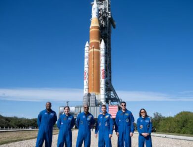 Уперше за 50 років: астронавти NASA вирушили до Місяця