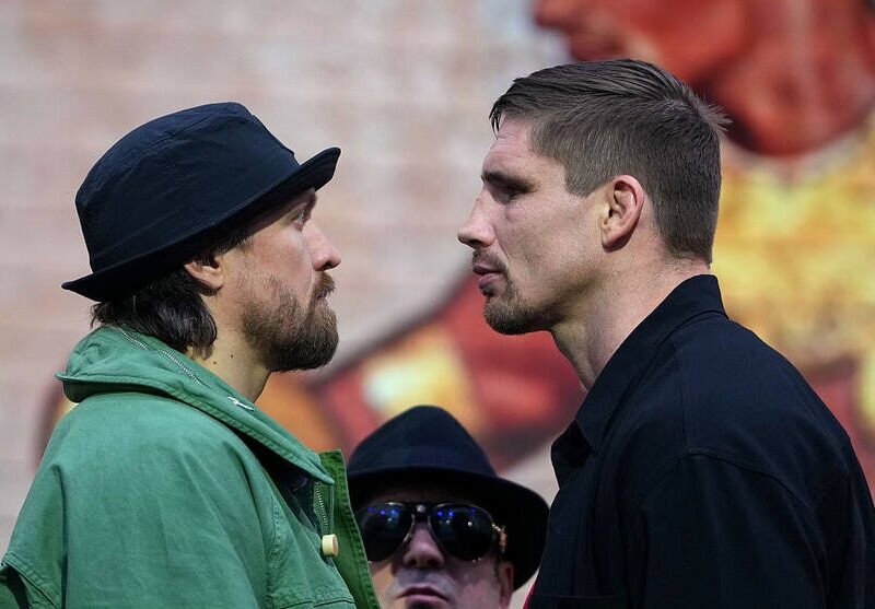 Усик зустрівся з Верхувеном у напруженій битві поглядів