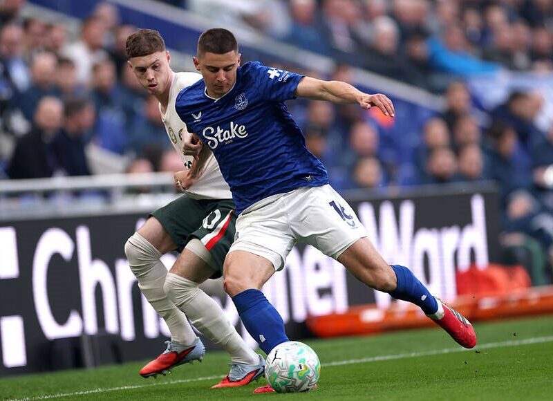 В Евертоні визначилися з долею Миколенка