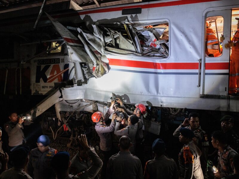 В Індонезії зіткнулися потяги: є жертви та поранені