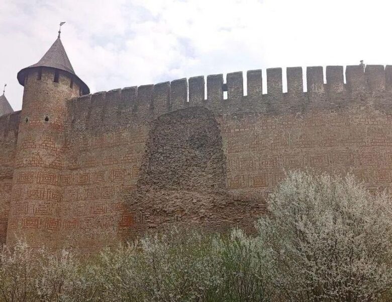 В Хотинській фортеці обвалилася частина стіни